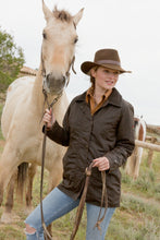 Afbeelding in Gallery-weergave laden, Avalon....heerlijk soepel vallende oilskin jas voor dames, van Scippis