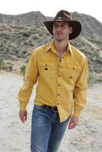 Afbeelding in Gallery-weergave laden, Cowra canvas shirt van Scippis in mustard