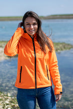 Afbeelding in Gallery-weergave laden, Ingrida softshell jack dames met afneembare capuchon, in orange, van Nordberg