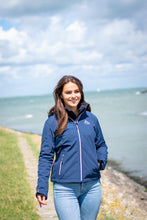 Afbeelding in Gallery-weergave laden, Rinda, softshell jack dames  met afneembare capuchon, van Nordberg
