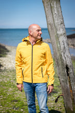 Afbeelding in Gallery-weergave laden, Eldgrim heren softshell jas in  YELLOW met afneembare capuchon, van Nordberg