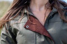 Afbeelding in Gallery-weergave laden, Katrina Hooded Discovery  dames jas in katoen.