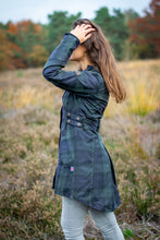 Afbeelding in Gallery-weergave laden, Katrina Hooded wax jas in Schotse tartan blackwatch