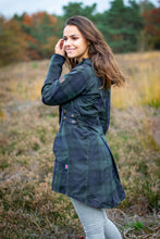 Afbeelding in Gallery-weergave laden, Katrina Hooded wax jas in Schotse tartan blackwatch