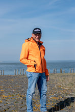 Afbeelding in Gallery-weergave laden, Eldgrim softshell jack voor heren in oranje met afneembare capuchon, van Nordberg