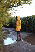 Afbeelding in Gallery-weergave laden, Brighton parka staywax dames jas in waxed katoen.
