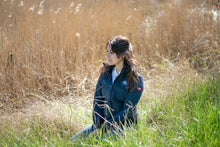 Afbeelding in Gallery-weergave laden, Ingrida softshell jack dames met afneembare capuchon, in blauw, van Nordberg