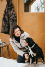 Afbeelding in Gallery-weergave laden, Evy, dames sherpa fleece in sand
