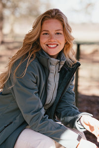 Gitte, is een gevoerd, lang model dames softshell jas van Nordberg in light green