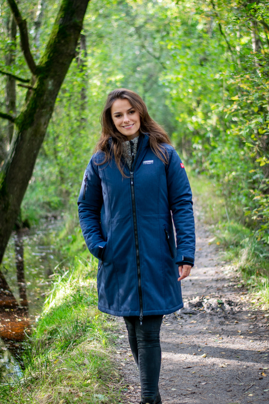 Gitte, is een gevoerd, lang model dames softshell jas van Nordberg
