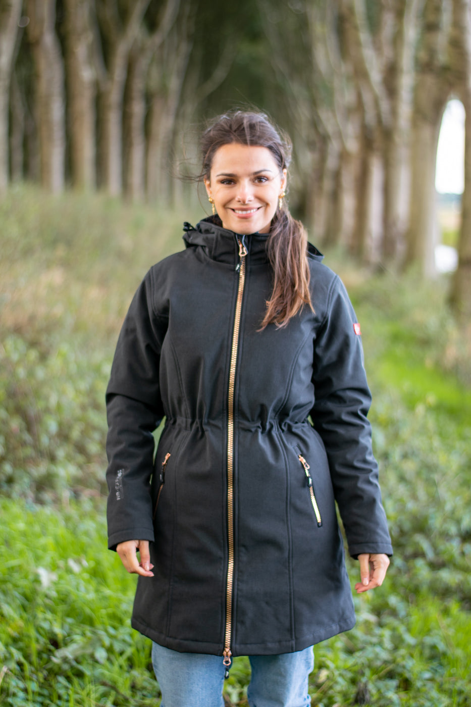 BIRGET, is een gevoerd, lang model dames softshell jas van Nordberg