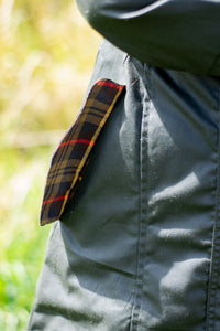 Katrina Hooded wax jas in Schotse tartan blackwatch