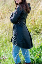 Afbeelding in Gallery-weergave laden, Katrina Hooded wax jas in bruin
